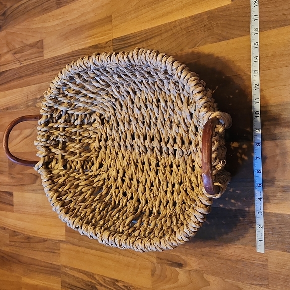 Willow Branch Wiven Basket - Picture 6 of 7